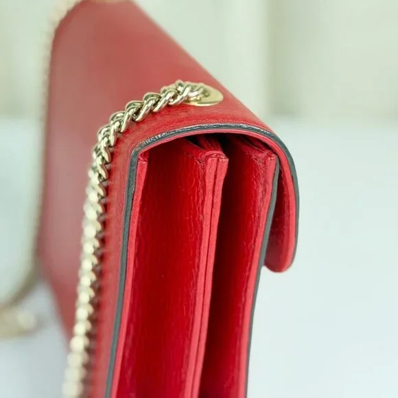 Gucci Red Leather GG Logo Crossbody Bag with Chain Strap & Gold Hardware - Picture 5 of 10